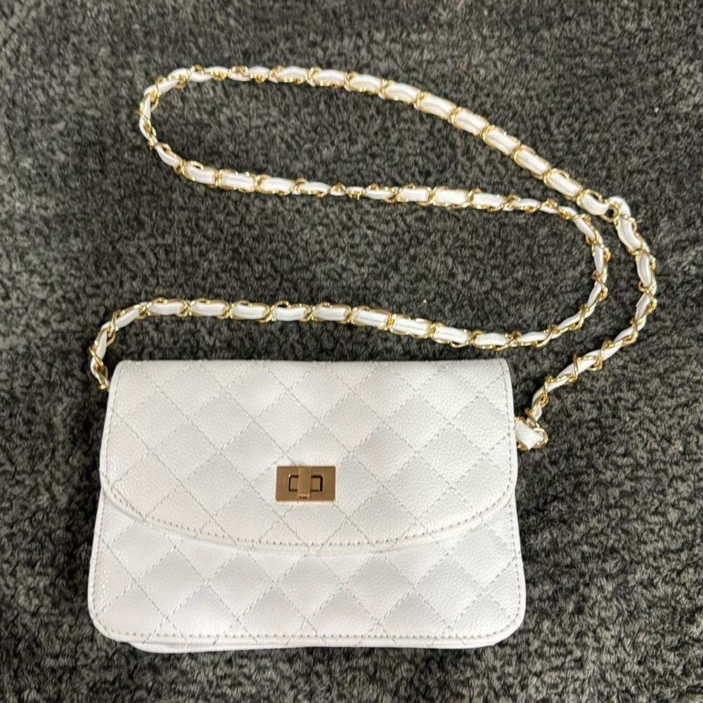White and gold detailed purse